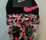 Gorrito mas zapatitos Nike