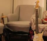 Fender Stratocaster China con Amplificador y Funda