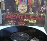 VINILO THE BEATLES, SGT. PEPPER'S 70s SUECIA VG+