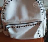 Mochila blanca marca li'las nueva